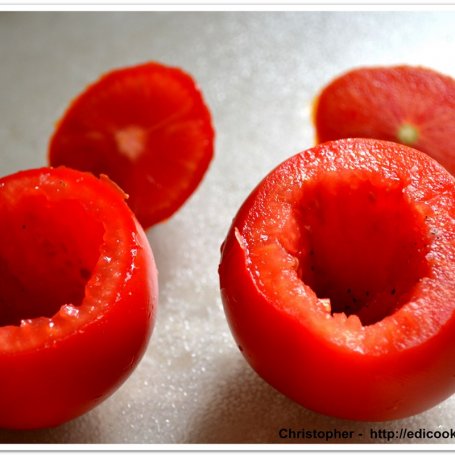 Krok 1 - Pomidory zapiekane z gruszką i smażonymi kaparami foto