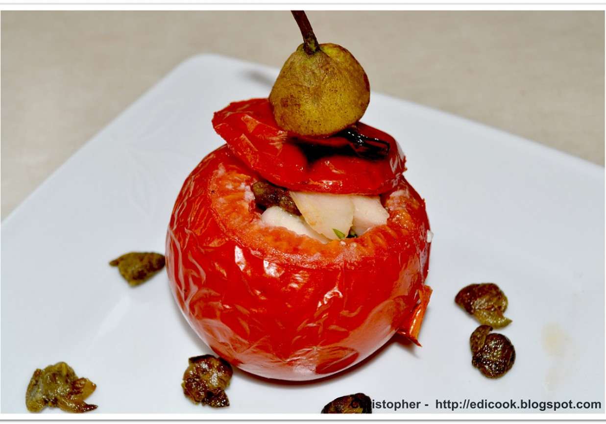 Pomidory zapiekane z gruszką i smażonymi kaparami foto