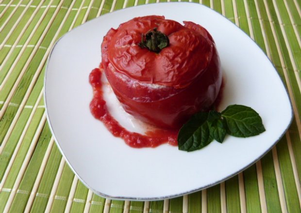Fotografia przedstawiająca Pomidory zapiekane z jajkami