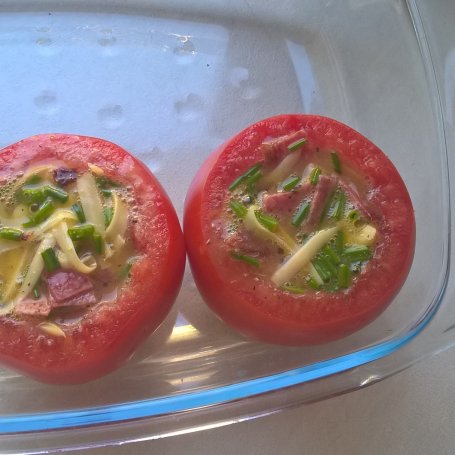 Krok 4 - Pomidory zapiekane z jajkiem i salami foto