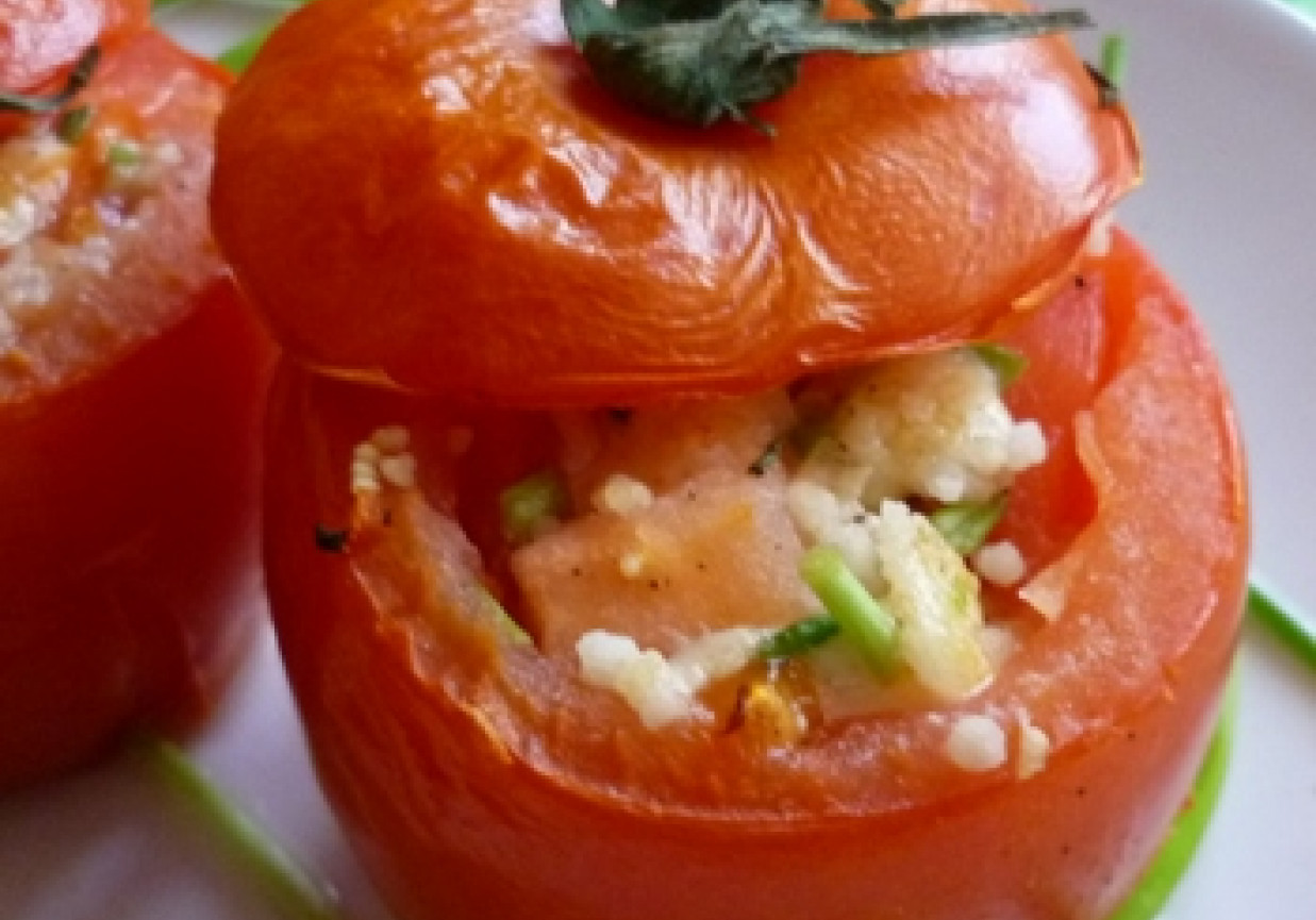 Pomidory zapiekane z kus kus i mozzarellą foto