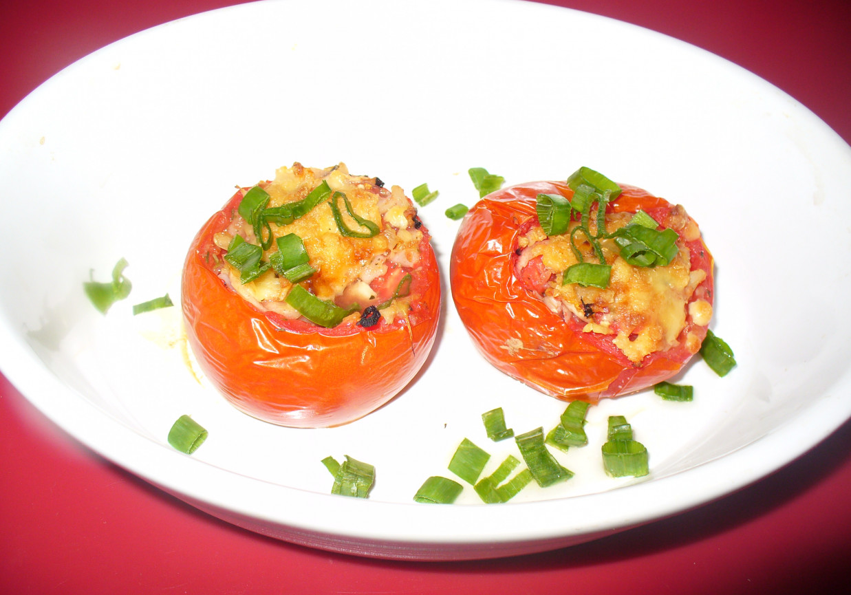 Pomidory  zapiekane z rzodkiewką  i kaszą  kuskus foto