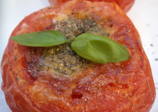 Fotografia przedstawiająca Pomidory zapiekane z salami i Mozzarellą :)