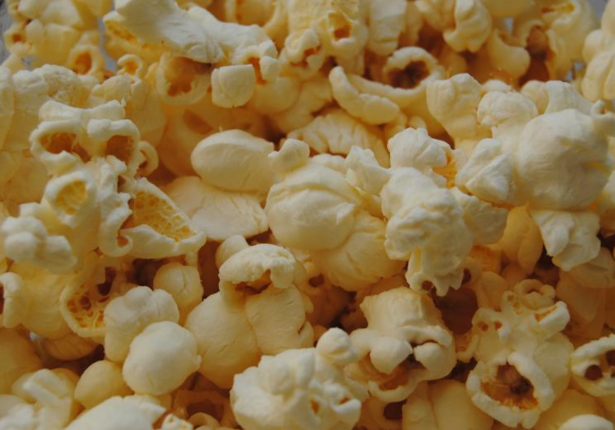 Popcorn z masłem czosnkowym foto