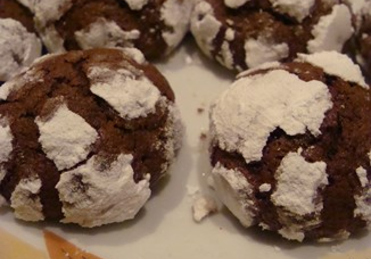 popękane ciasteczka czekoladowe chocolate crinkles foto