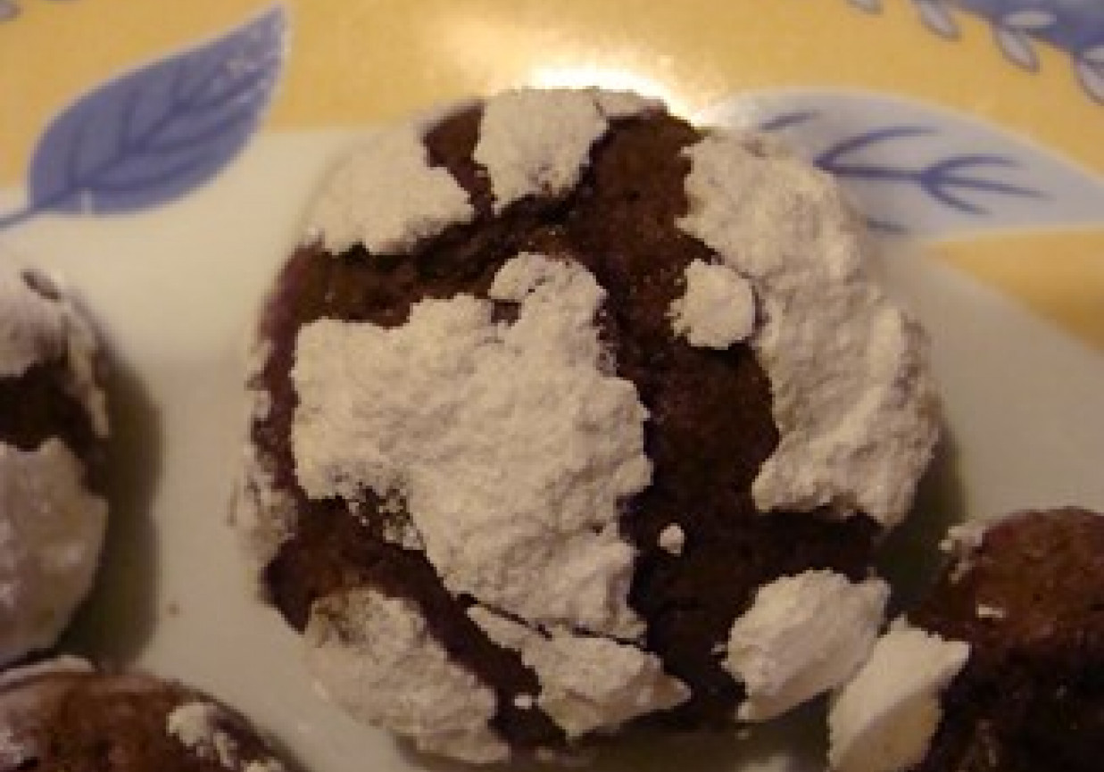 popękane ciasteczka czekoladowe chocolate crinkles foto