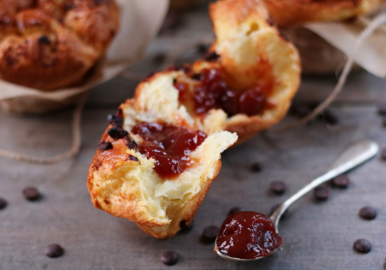 Popovers z czekoladowymi kropelkami foto