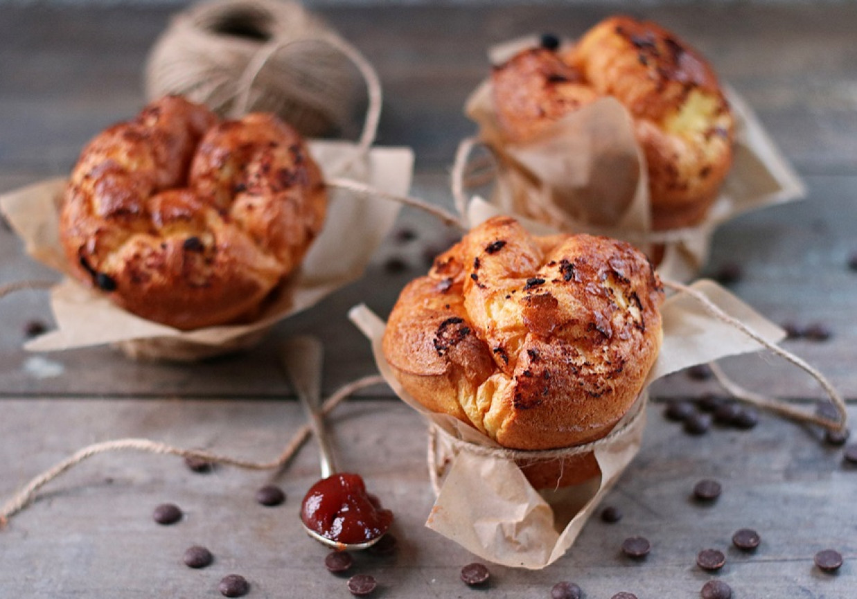 Popovers z czekoladowymi kropelkami foto