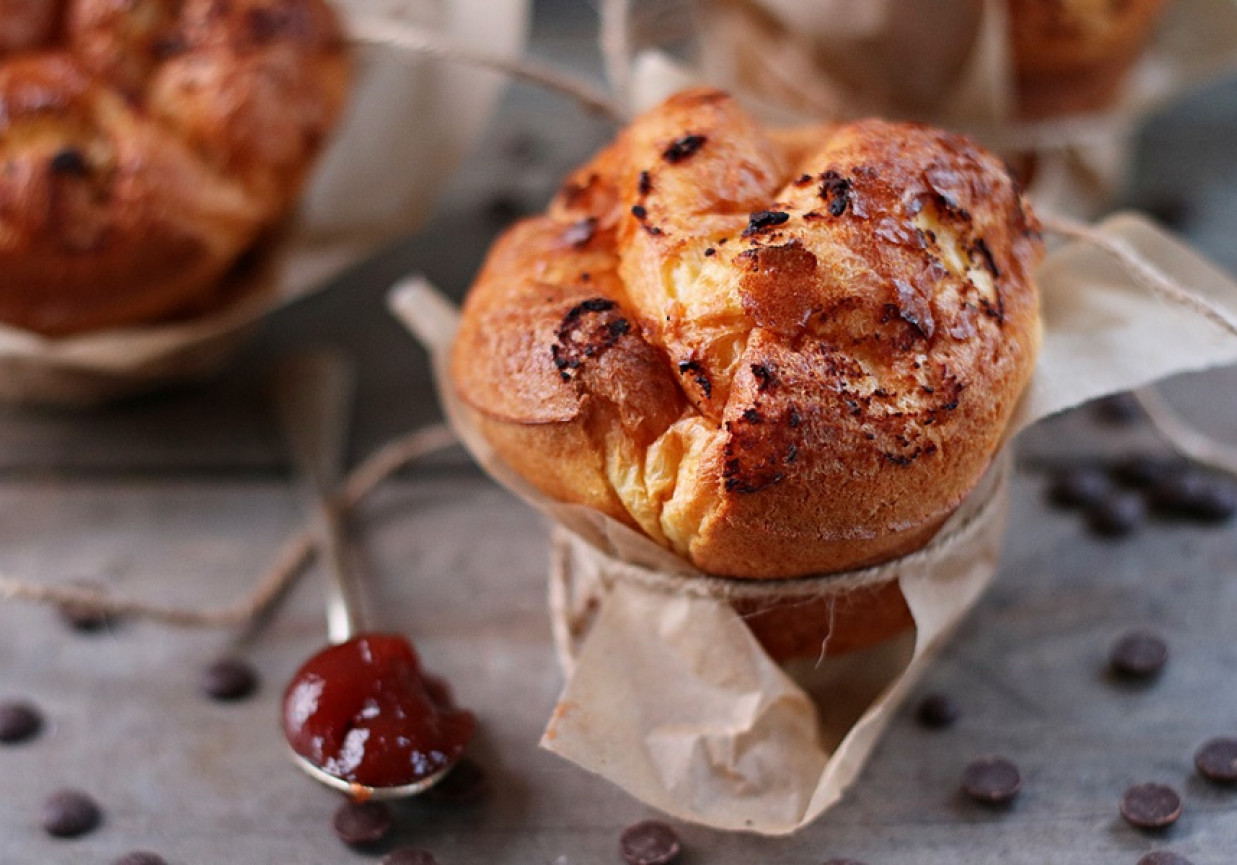 Popovers z czekoladowymi kropelkami foto