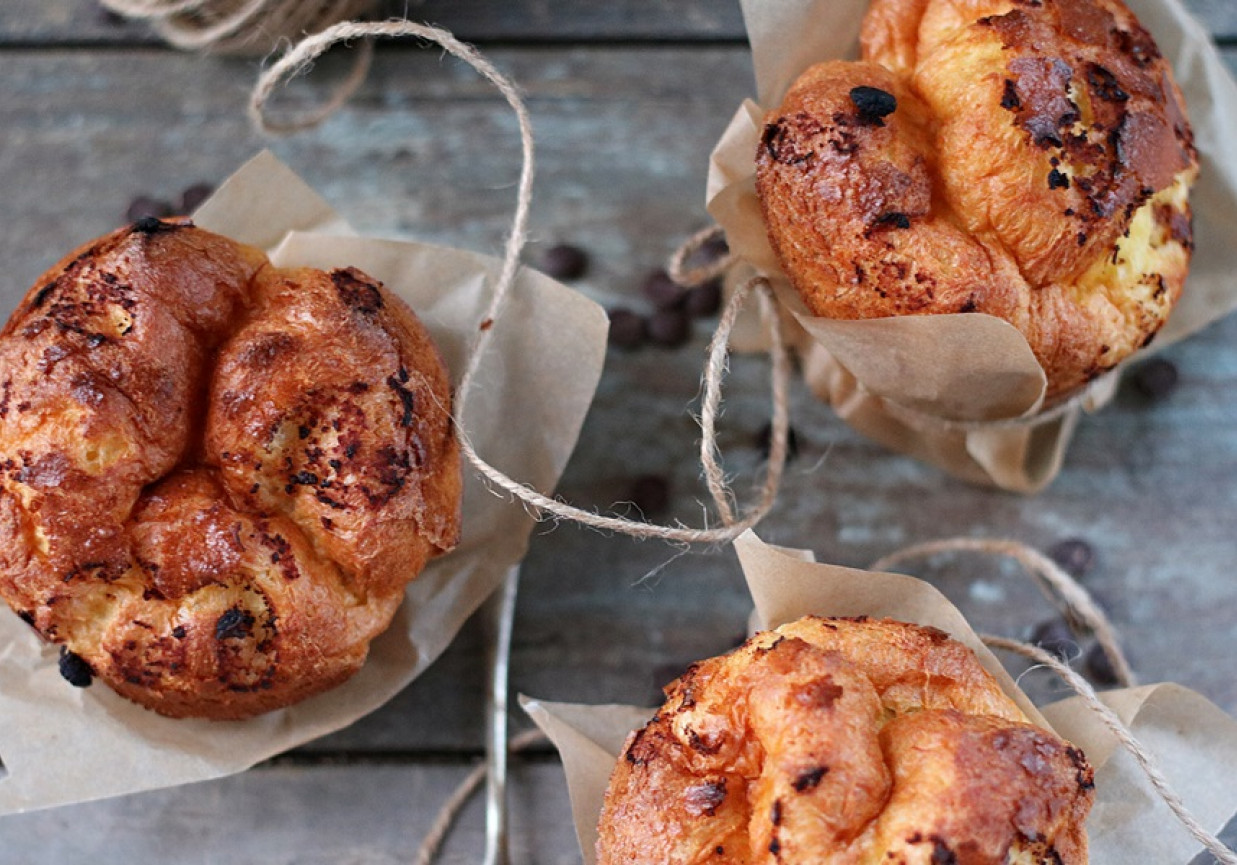 Popovers z czekoladowymi kropelkami foto