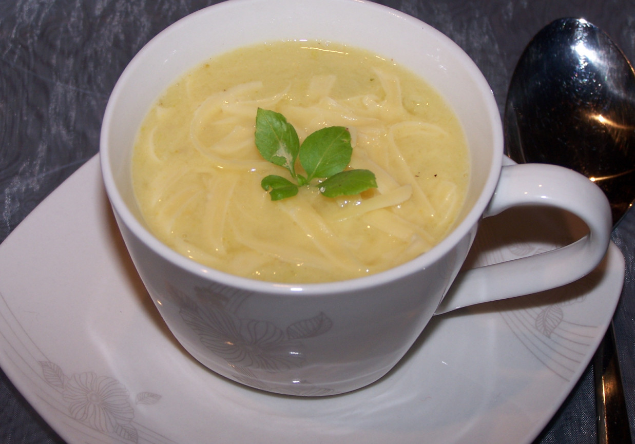 Pora na pora , czyli zupa krem z dodatkiem żółtego sera:) foto