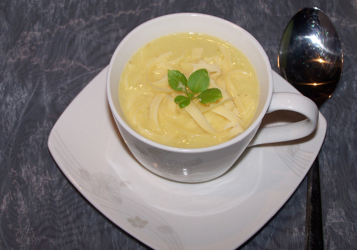 Pora na pora , czyli zupa krem z dodatkiem żółtego sera:) foto