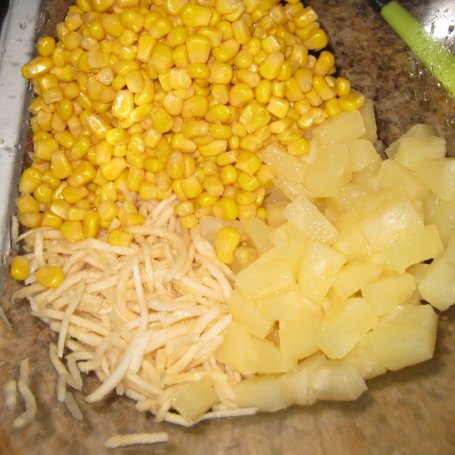 Krok 1 - porowo-selerowa sałatka  z ananasem foto