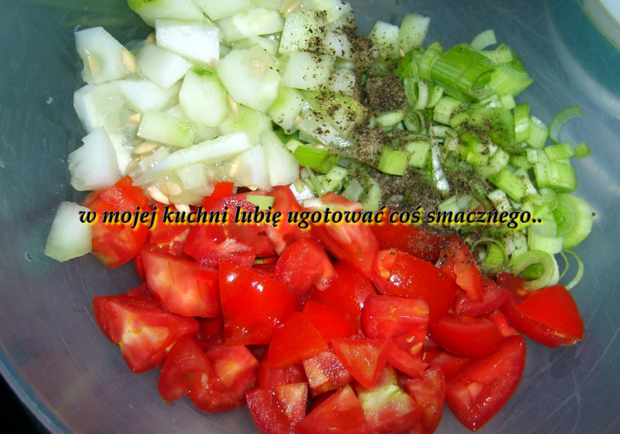 pory,ogórki,pomidory w sosie sałatkowym węgierskim Prymat... foto