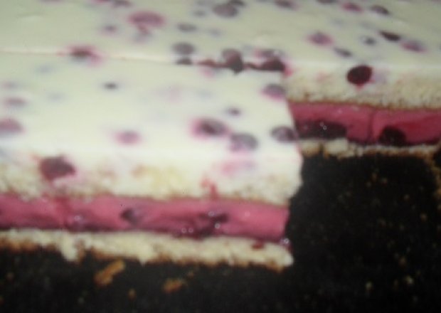 Fotografia przedstawiająca Porzeczkowe ciasto na kompocie
