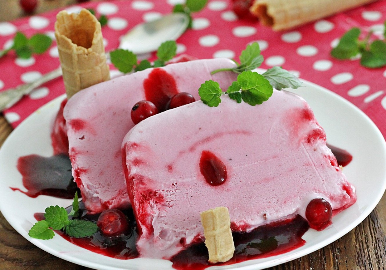 Porzeczkowe lody z sosem balsamiko foto