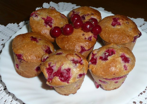 Fotografia przedstawiająca Porzeczkowe muffinki