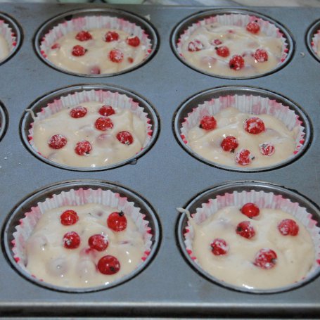 Krok 5 - Porzeczkowo- cynamonowe muffinki  foto