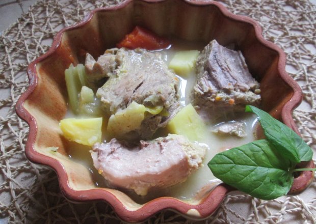 Fotografia przedstawiająca Potrawa mięsno-warzywna z chrzanem