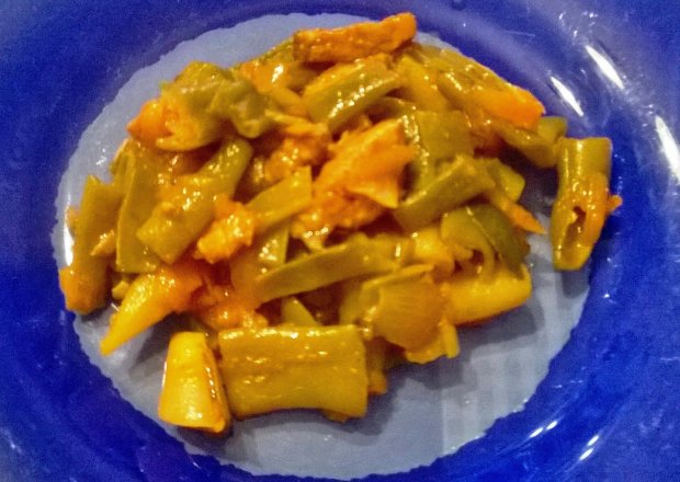 Fotografia przedstawiająca Potrawka curry z fasolą szparagową