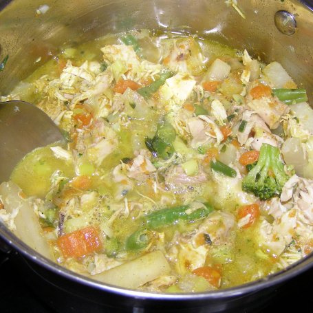 Krok 3 - potrawka curry z rosołowego kurczaka z warzywami... foto