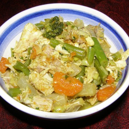 Krok 4 - potrawka curry z rosołowego kurczaka z warzywami... foto