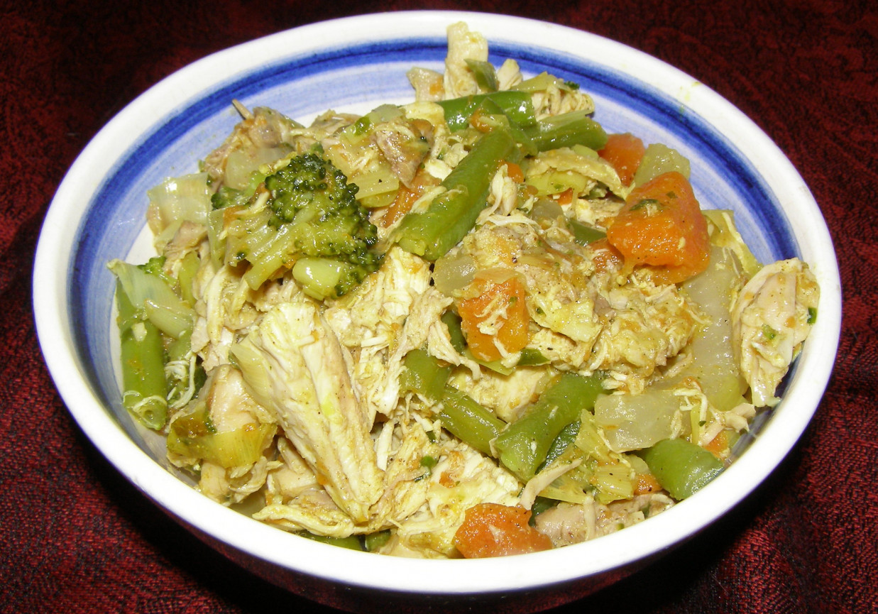potrawka curry z rosołowego kurczaka z warzywami... foto