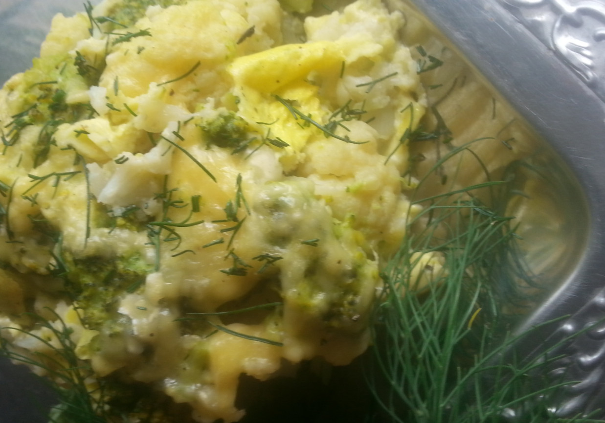 Potrawka kalfiorowo brokułowa   pod serowo-jajeczna pierzynką foto