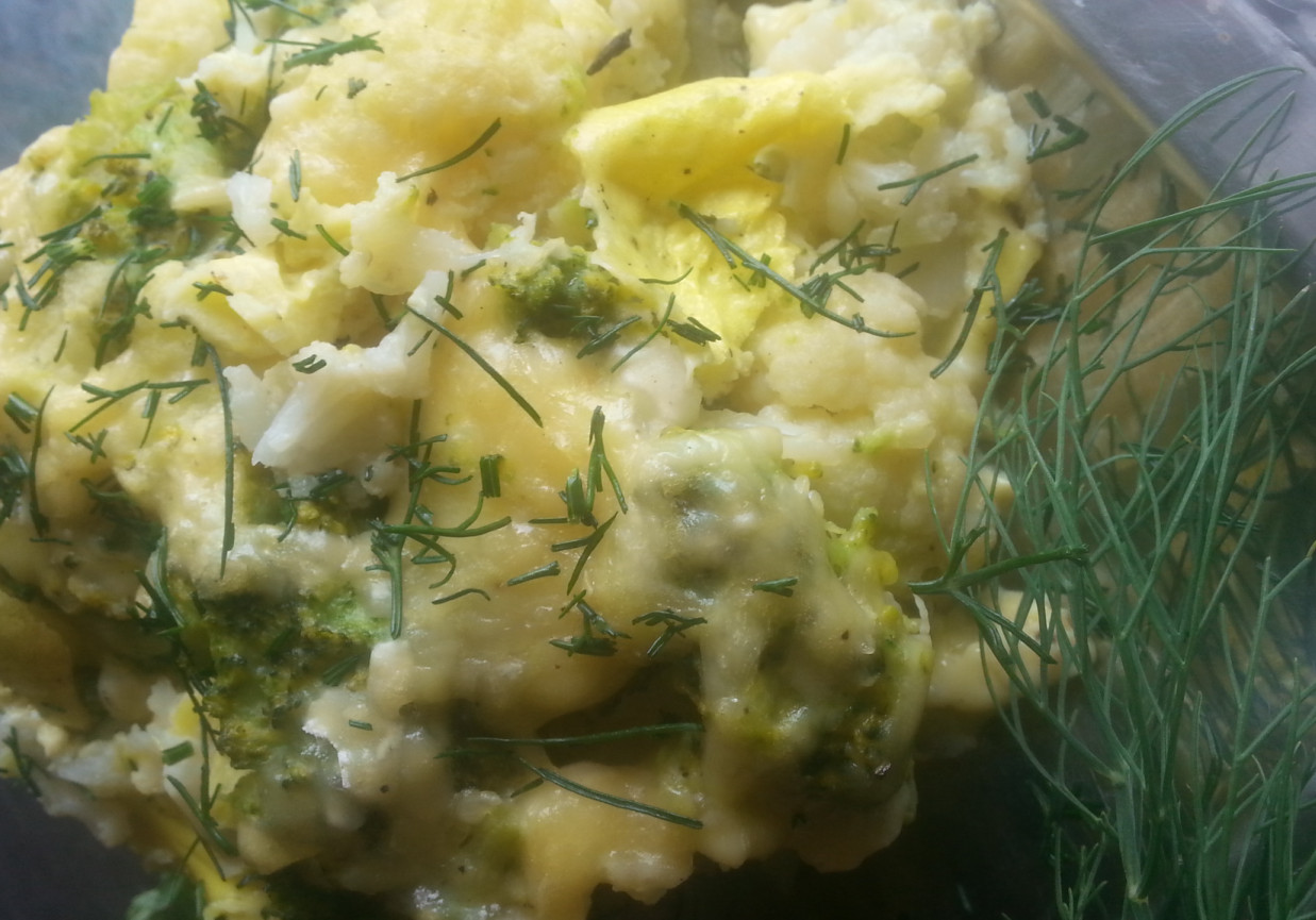 Potrawka kalfiorowo brokułowa   pod serowo-jajeczna pierzynką foto