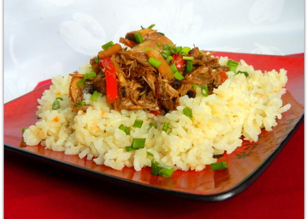 Fotografia przedstawiająca Potrawka orientalna z gotowanym mięsem