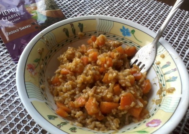 Fotografia przedstawiająca Potrawka ryżowo-marchewkowa