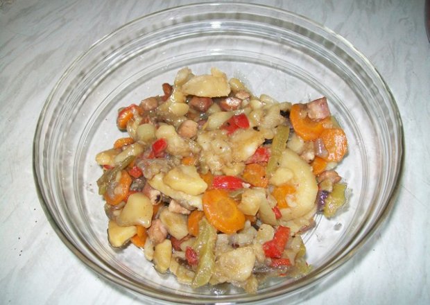 Fotografia przedstawiająca Potrawka warzywna z boczkiem