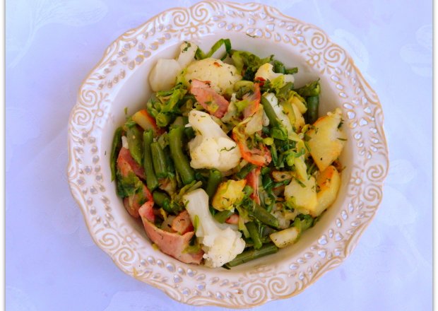 Fotografia przedstawiająca Potrawka warzywna z młodą kapustą