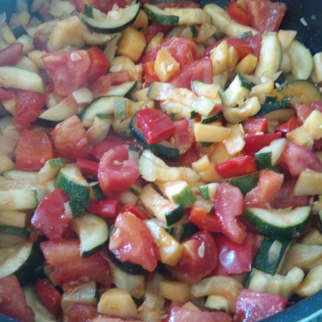 Krok 6 - Potrawka warzywna z pomidorem i jabłkiem  foto