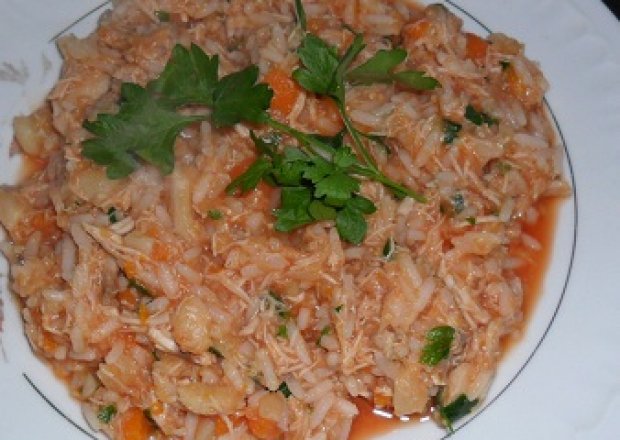 Fotografia przedstawiająca Potrawka warzywna z ryżem i kurą