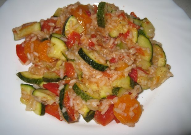 Fotografia przedstawiająca Potrawka warzywna z ryżem jaśminowym
