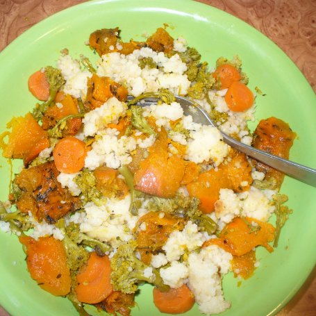Krok 5 - Potrawka  z dynią ,kaszą kuskus , brokułem i marchewką foto