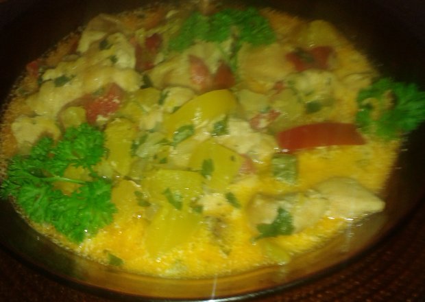 Fotografia przedstawiająca Potrawka z filetu kurczaka z dynią i warzywami