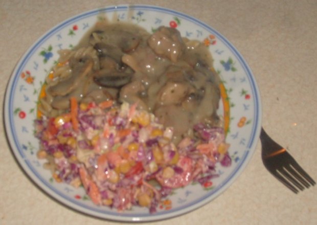 Fotografia przedstawiająca Potrawka z indyja i pieczarek