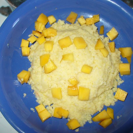 Krok 3 - Potrawka z kaszy  jaglanej z truskawkami i mango foto