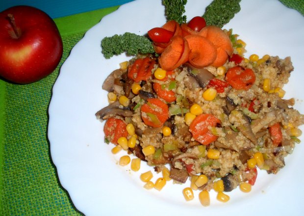 Fotografia przedstawiająca Potrawka z kaszy  jaglanej z warzywami