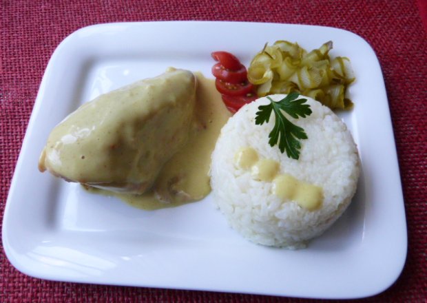 Fotografia przedstawiająca Potrawka z kurczaka w sosie curry
