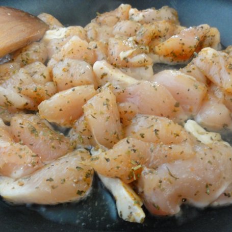 Krok 1 - Potrawka z kurczaka z boczniakami  foto