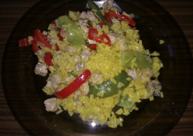 Fotografia przedstawiająca Potrawka z kurczaka z ryżem i warzywami