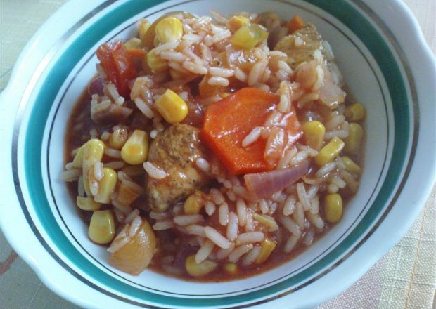 Fotografia przedstawiająca Potrawka z kurczakiem i ryżem