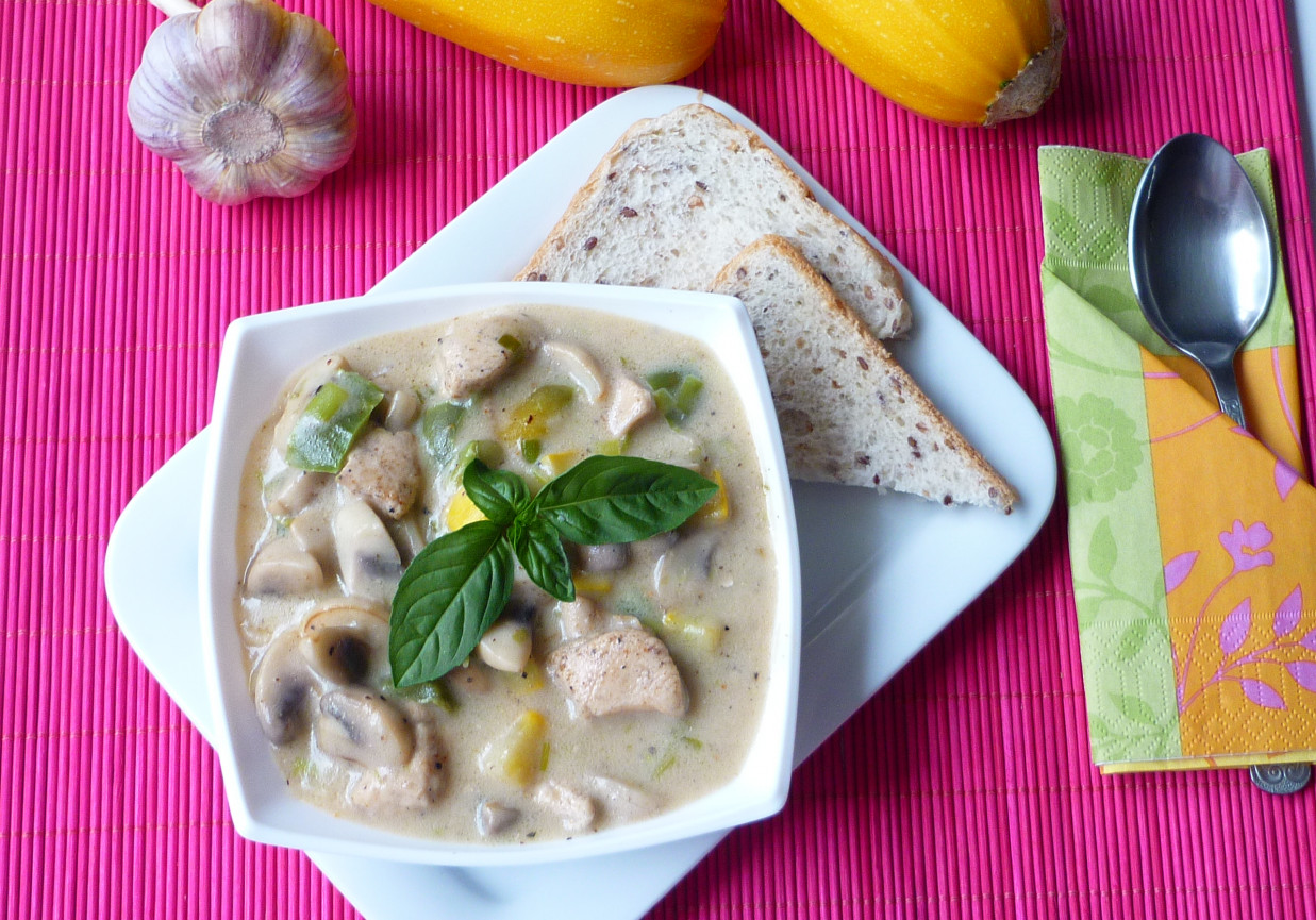 Potrawka z mięsa, warzyw i pieczarek DoradcaSmaku.pl