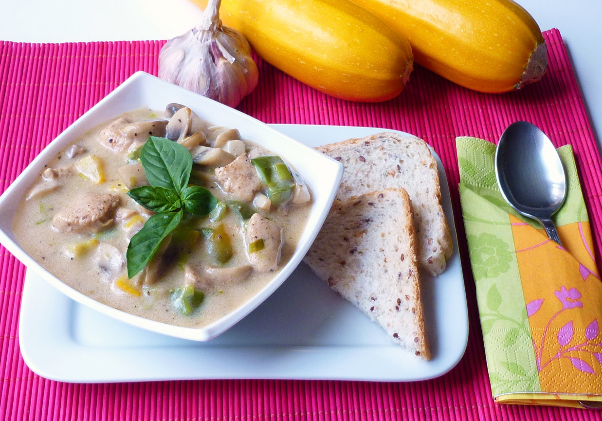 Potrawka z mięsa, warzyw i pieczarek DoradcaSmaku.pl