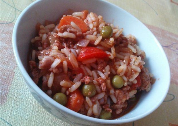 Fotografia przedstawiająca Potrawka z mięsem i ryżem