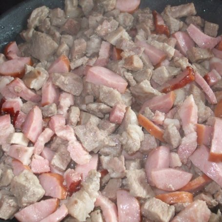 Krok 3 - Potrawka z mięsem i warzywami na makaronie foto