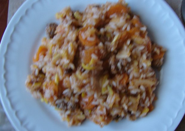 Fotografia przedstawiająca Potrawka z mięsem, ryżem i cukinią